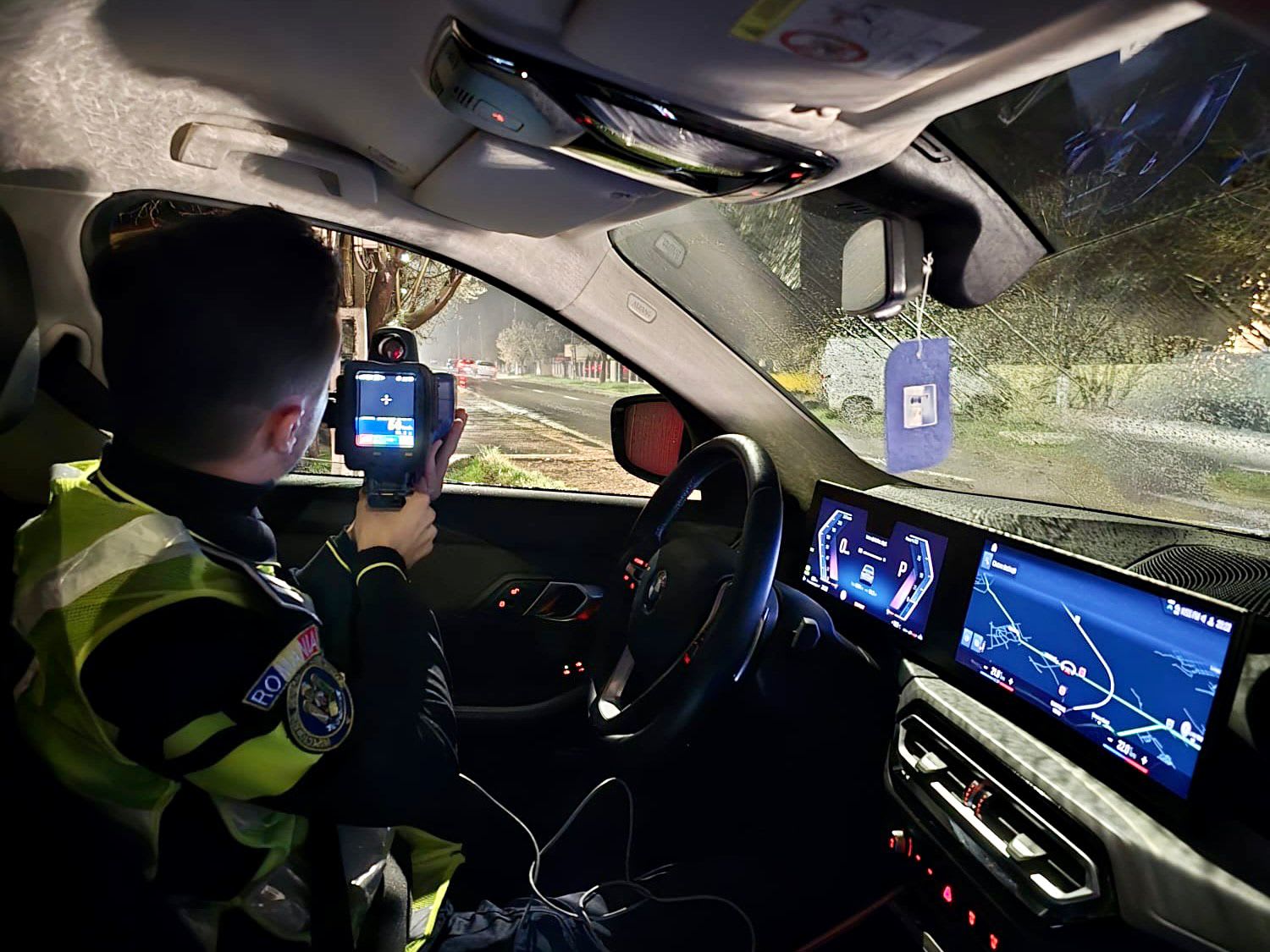 echipaj poliție rutieră control pe drum național echipaj poliție rutieră control pe drum național