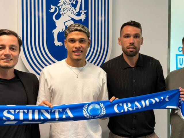 Joao Andrade semnând cu Universitatea Craiova 2 Joao Andrade semnând cu Universitatea Craiova 2