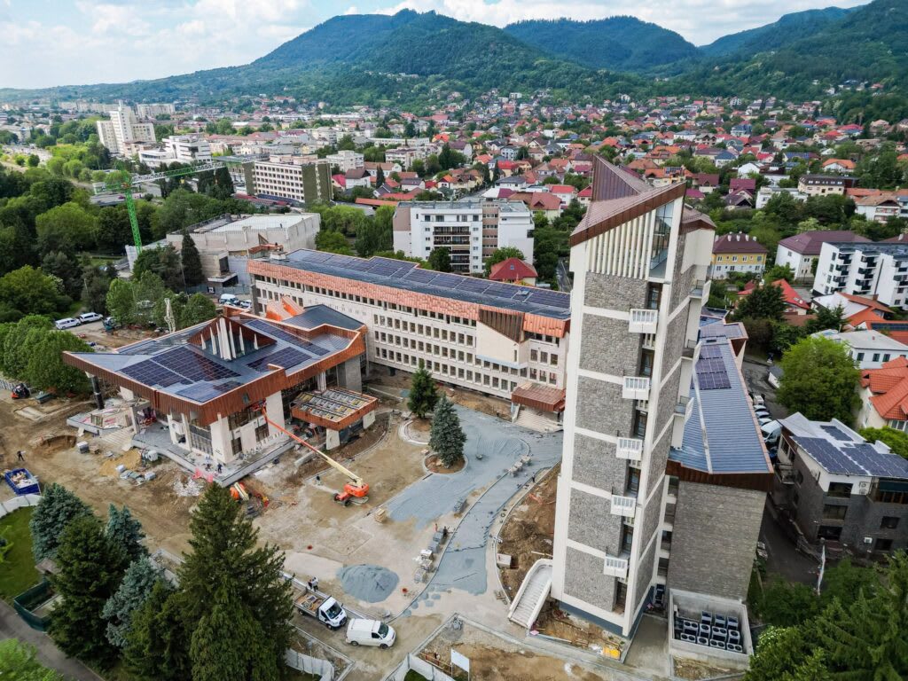 Clădirea Palatului Administrativ din Baia Mare în curs de reabilitare Clădirea Palatului Administrativ din Baia Mare în curs de reabilitare