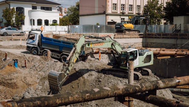 șantier de construcții, excavare parcarea hotelului Parc șantier de construcții, excavare parcarea hotelului Parc