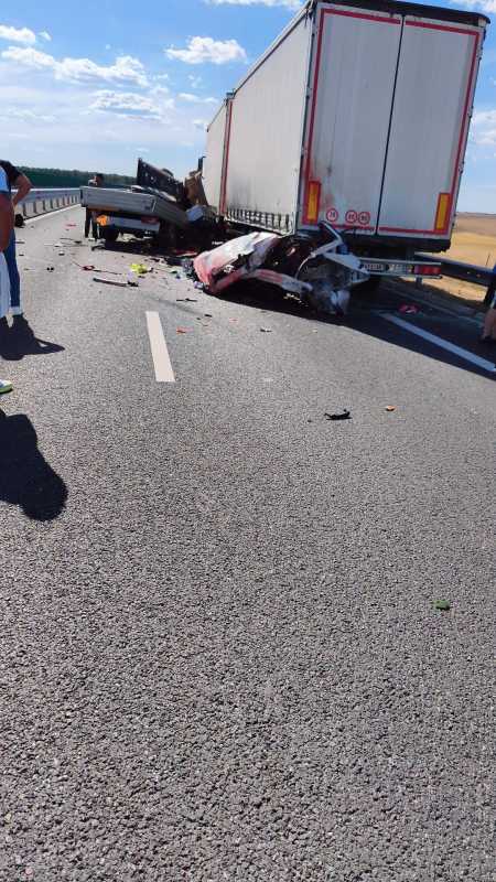 Accident grav pe DEX 12 în Olt: trei persoane s-au stins din viață, două rănite