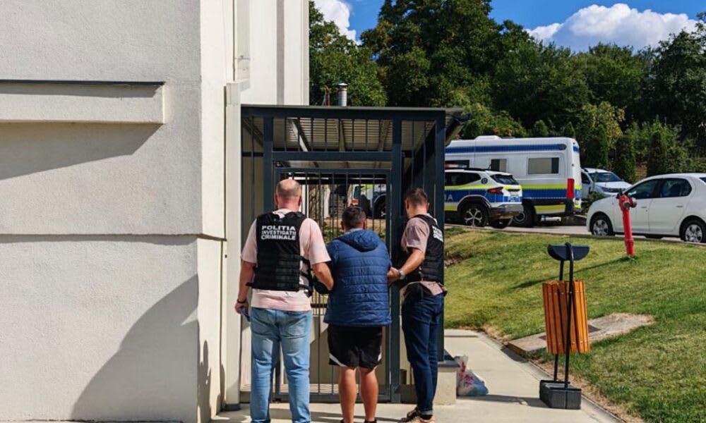 Polițiști efectuează percheziții în Zalău, România Polițiști efectuează percheziții în Zalău, România