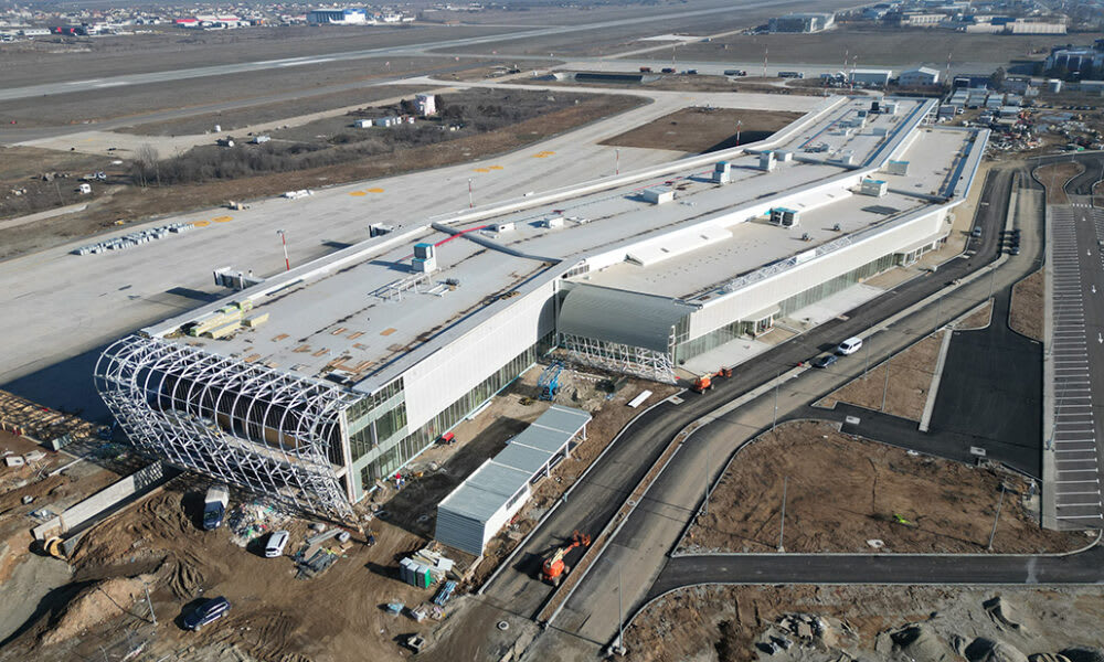 clădire aeroport, avioane și personal aeroportuar clădire aeroport, avioane și personal aeroportuar