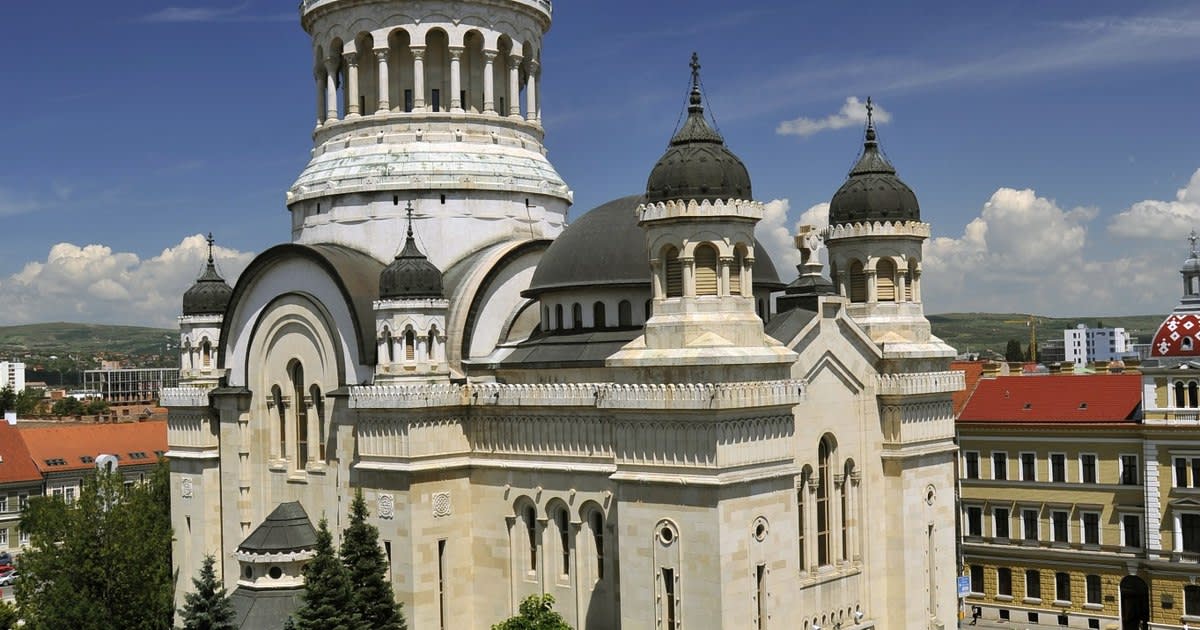 Elevi în procesiune religioasă la început de an școlar Elevi în procesiune religioasă la început de an școlar