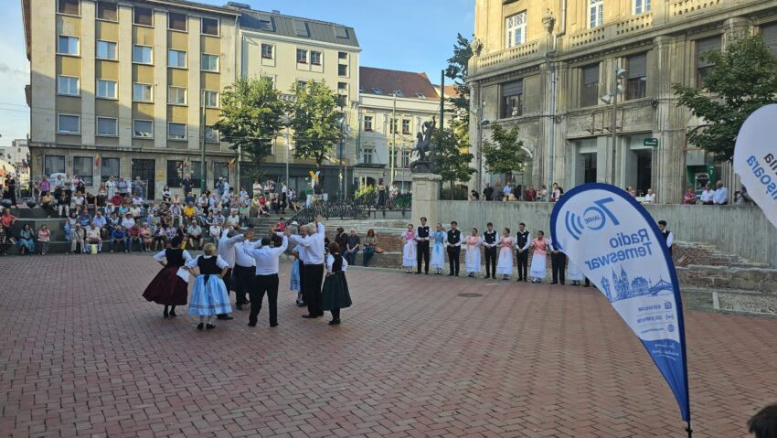 spectacol de dans și muzică în Piața Sfântul Gheorghe, Timișoara spectacol de dans și muzică în Piața Sfântul Gheorghe, Timișoara