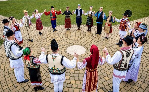 Festivalul Etniilor aduce diversitatea culturală a Banatului la Băile Herculane