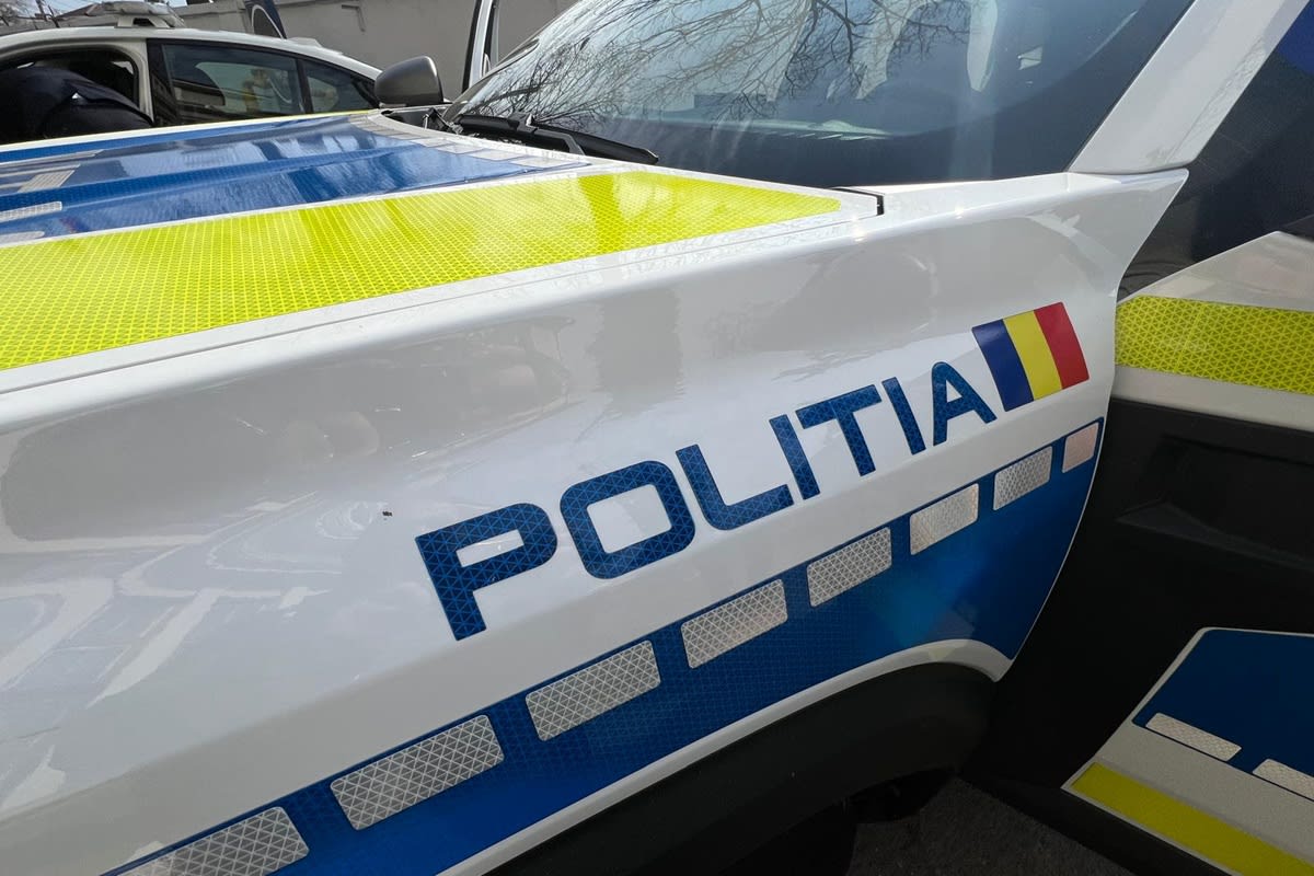 Un bărbat rănit în Cluj-Napoca după ce a refuzat oprirea poliției și a căzut cu motocicleta care a luat foc