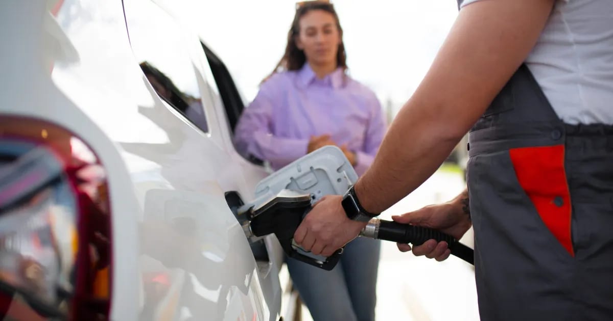 Prețurile carburanților ating noi recorduri în România, benzina aproape de 10 lei/litru