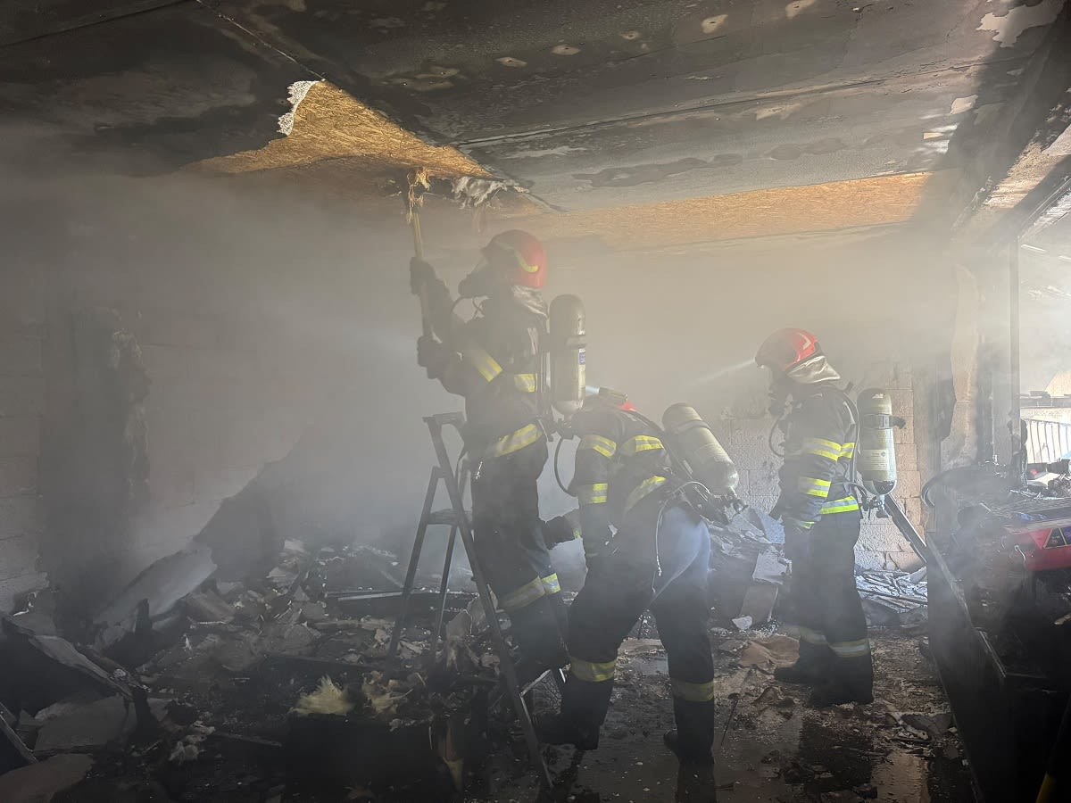 Incendiu la o locuință din comuna Filipeștii de Târg, o persoană a suferit arsuri