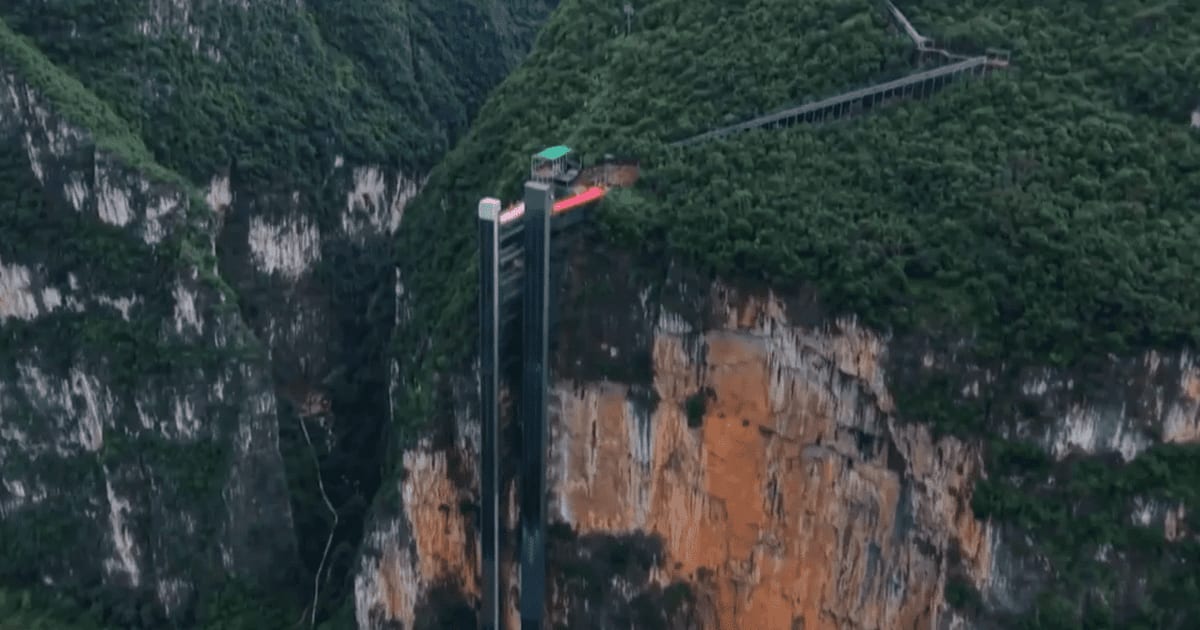 Un lift de 288 de metri schimbă drumul spre școală pentru 13 copii din China