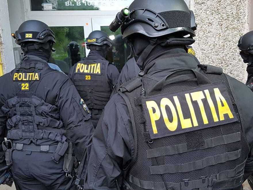 Noi percheziții în dosarul rețelei care a furat și ardea cabluri feroviare
