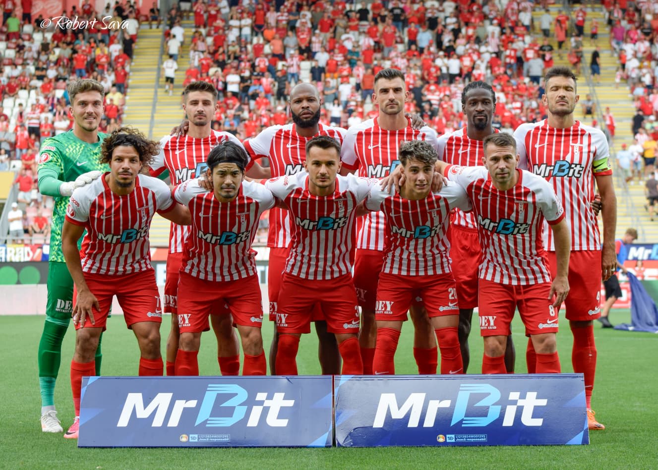 fotbal, jucători UTA și FK Csikszereda în acțiune fotbal, jucători UTA și FK Csikszereda în acțiune