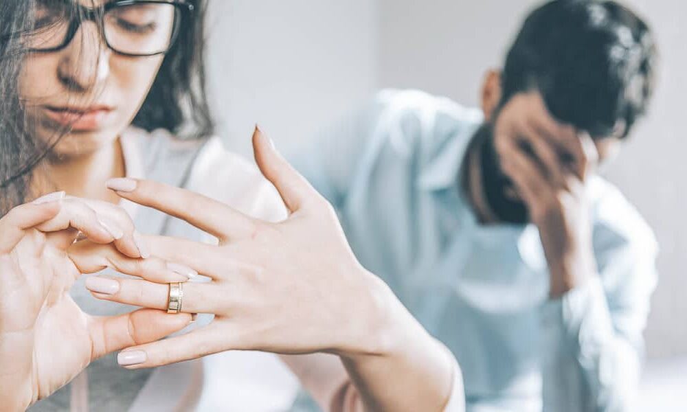 Divorțurile s-au triplat în Neamț în ultimul an, căsătoriile în scădere