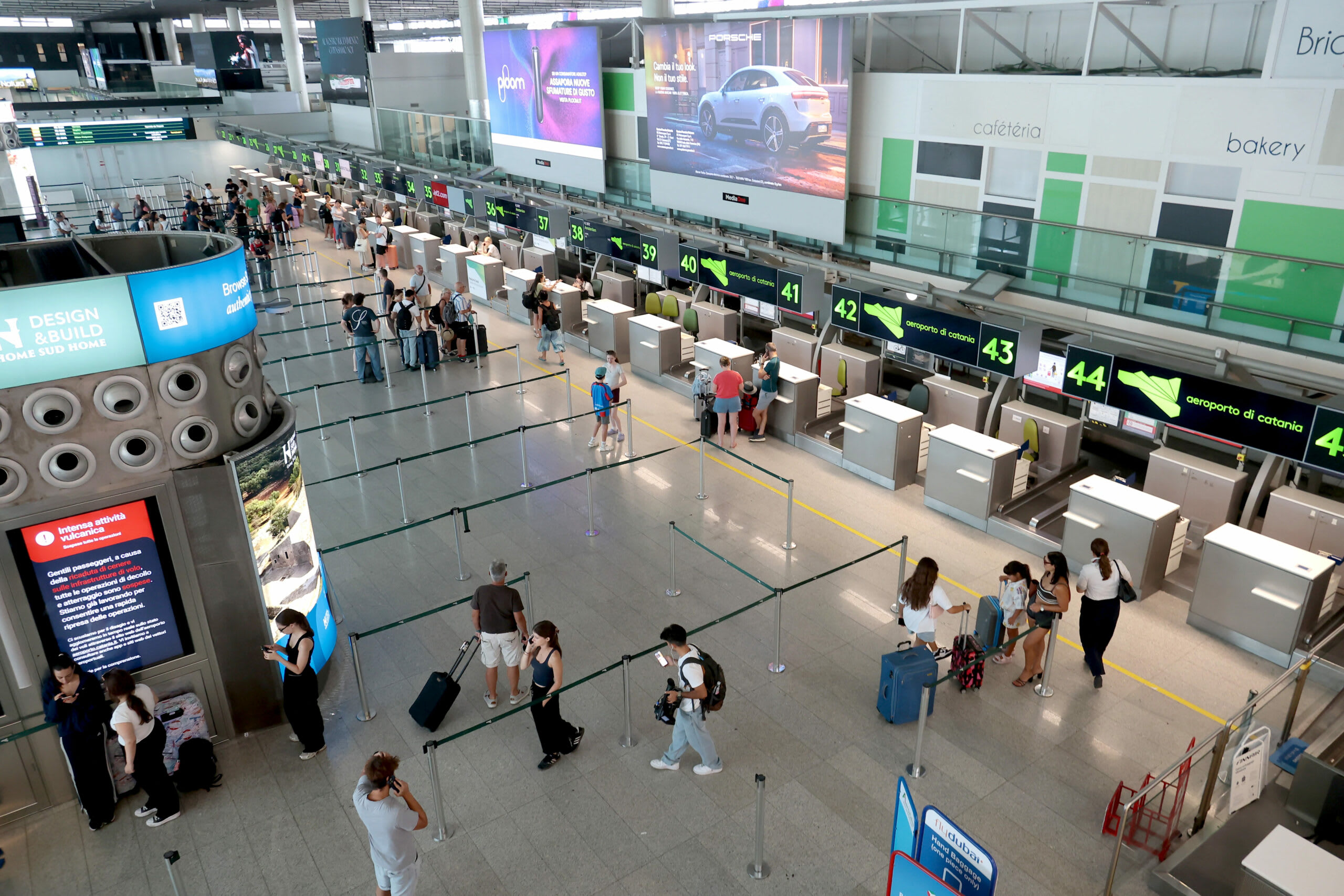 Aeroportul Internațional Jakarta și-a suspendat zborurile din cauza erupției vulcanice