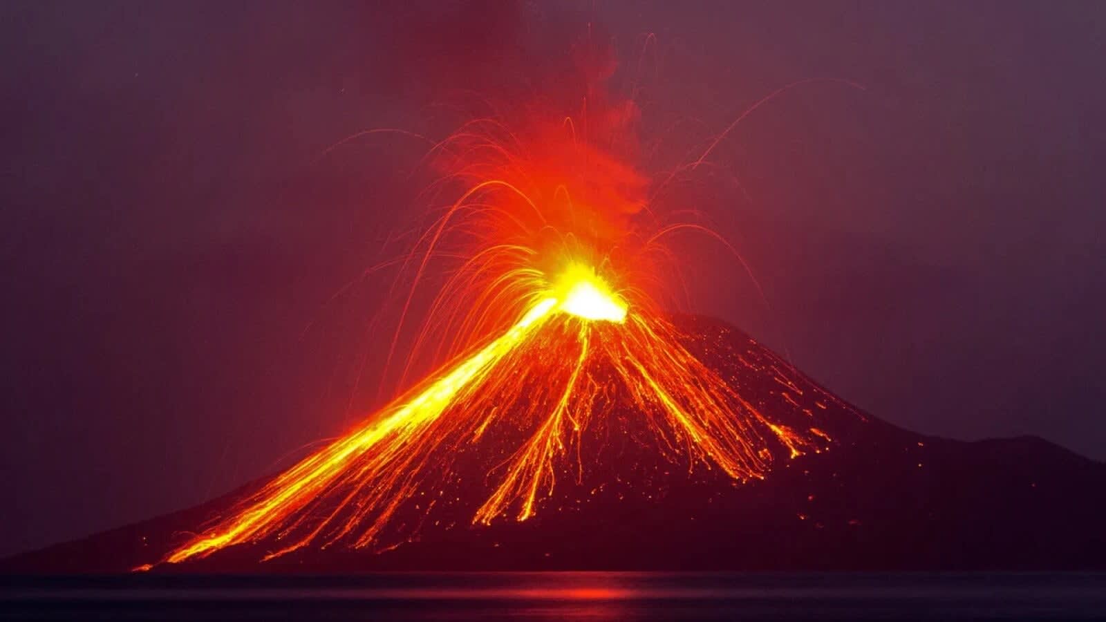 Zborurile de la Aeroportul din Jakarta au fost suspendate din cauza erupției vulcanului Anak Krakatau