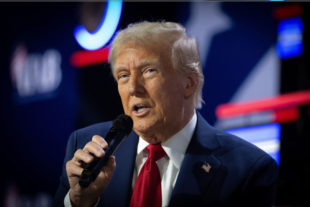 Diplome pentru educație sexuală acordate de o școală din București unor personalități, inclusiv lui Donald Trump