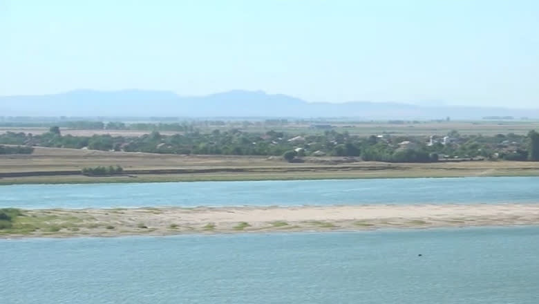 Nava încărcată a rămas blocată în Dunăre la Ruse din cauza nivelului scăzut al apei