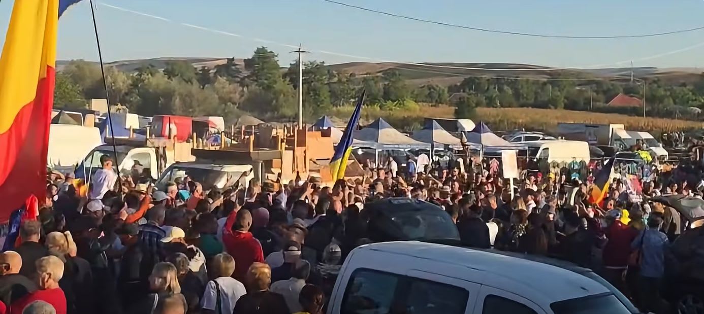 Călin Georgescu în vizită în Vaslui, discurs și susținători Călin Georgescu în vizită în Vaslui, discurs și susținători