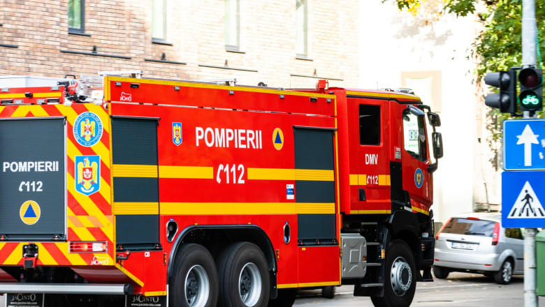 pompieri stingând incendiu de pădure în pădure pompieri stingând incendiu de pădure în pădure