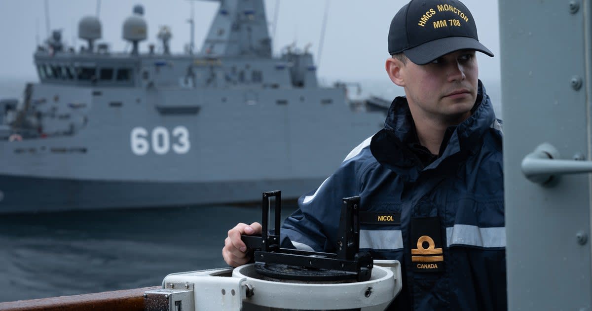 navă de război NATO în exercițiu în apele Islandei navă de război NATO în exercițiu în apele Islandei