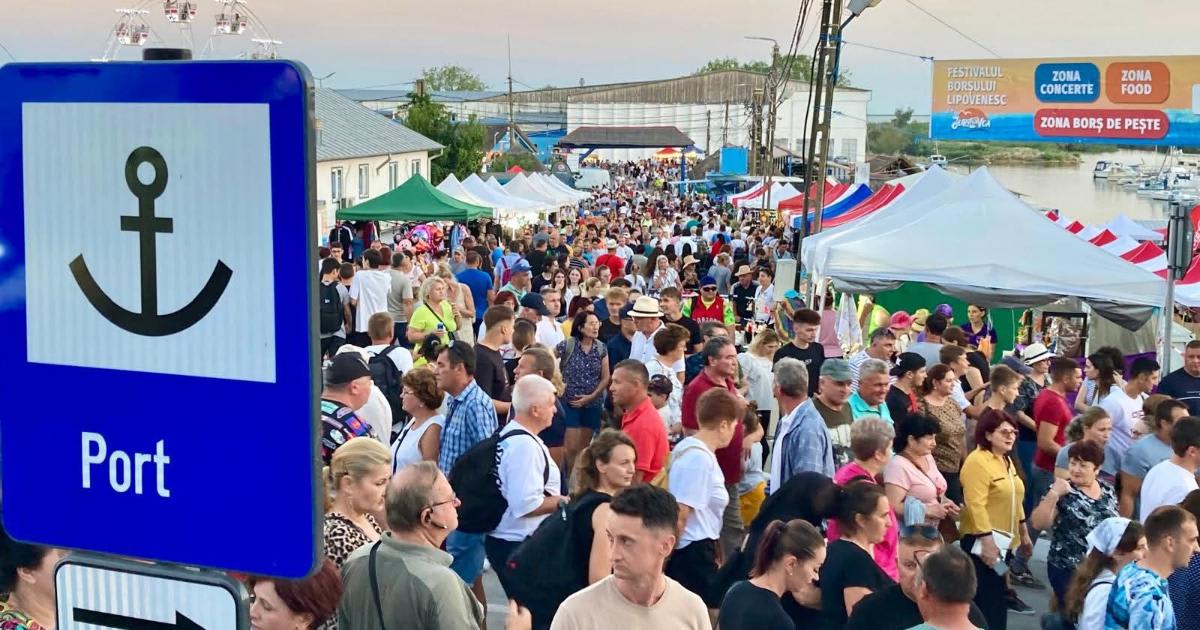Peste o sută de turiști au ajuns la Jurilovca, induși în eroare de o informație falsă despre festival