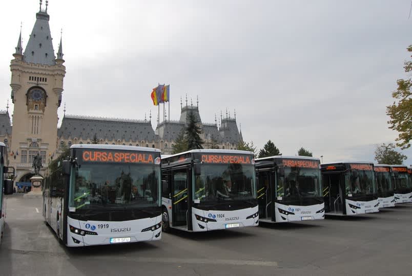 autobuze și tramvaie în centrul orașului Iași autobuze și tramvaie în centrul orașului Iași
