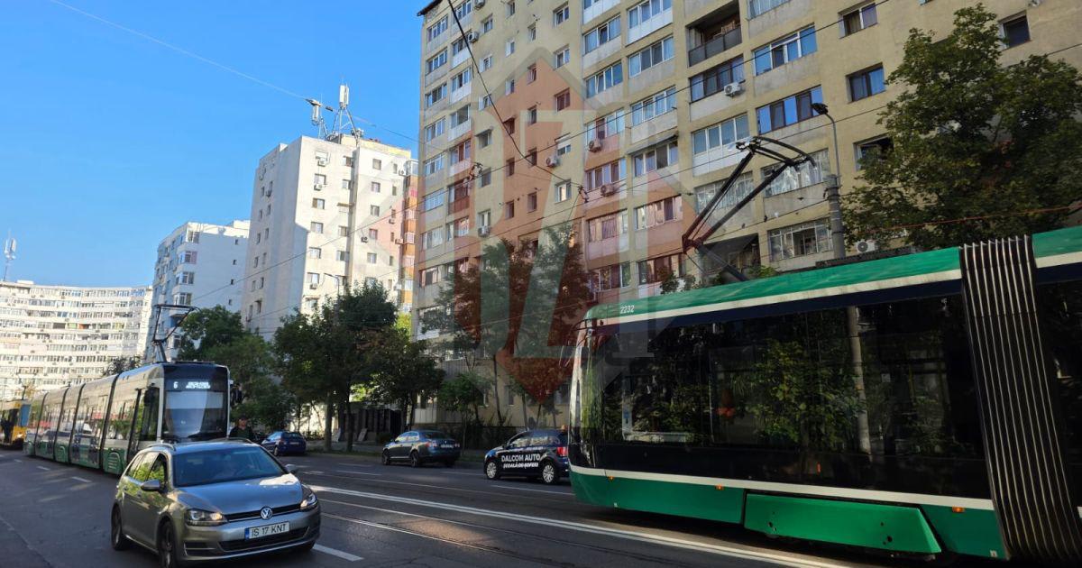 cablu de alimentare a tramvaielor căzut peste rețeaua de contact cablu de alimentare a tramvaielor căzut peste rețeaua de contact