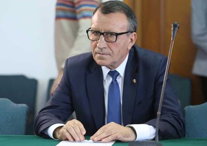 Paul Stănescu în timpul unei declarații politice Paul Stănescu în timpul unei declarații politice