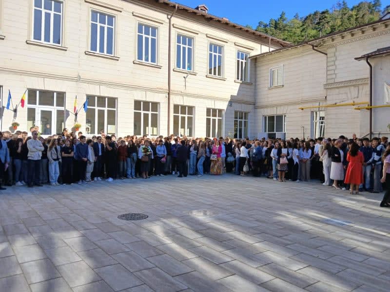 Elevii și profesorii au participat la deschiderea anului școlar 2026-2027 în Neamț