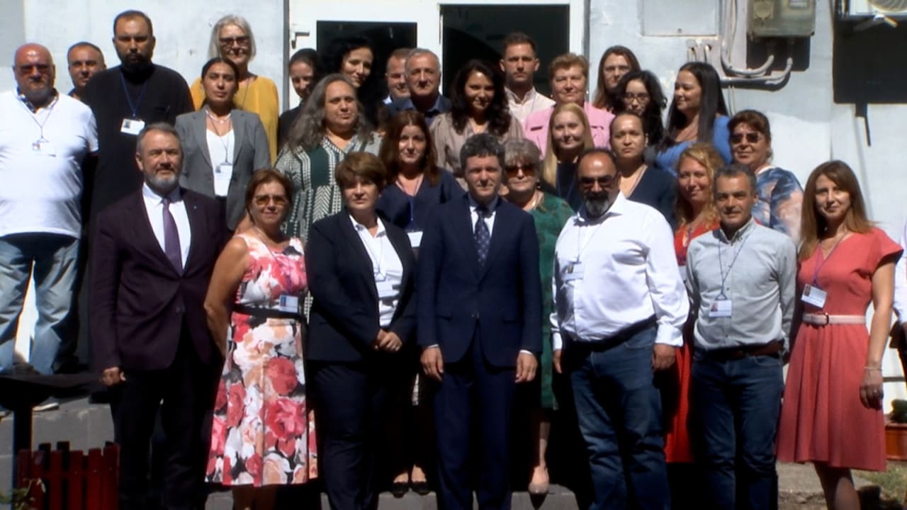 Nicușor Dan le-a dat elevilor din Curcani o problemă de matematică la deschiderea anului școlar