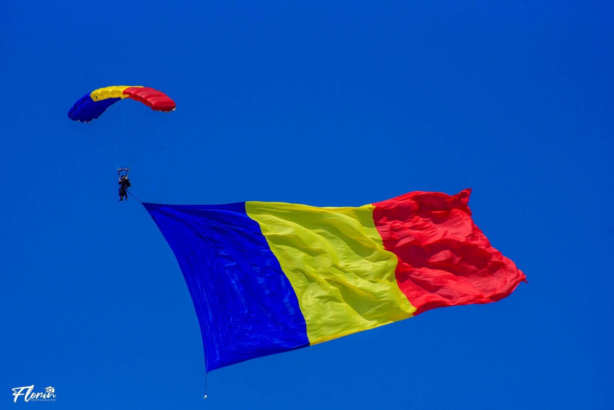 Un gălățean urmărește cerul la BIAS 2026 în Galați