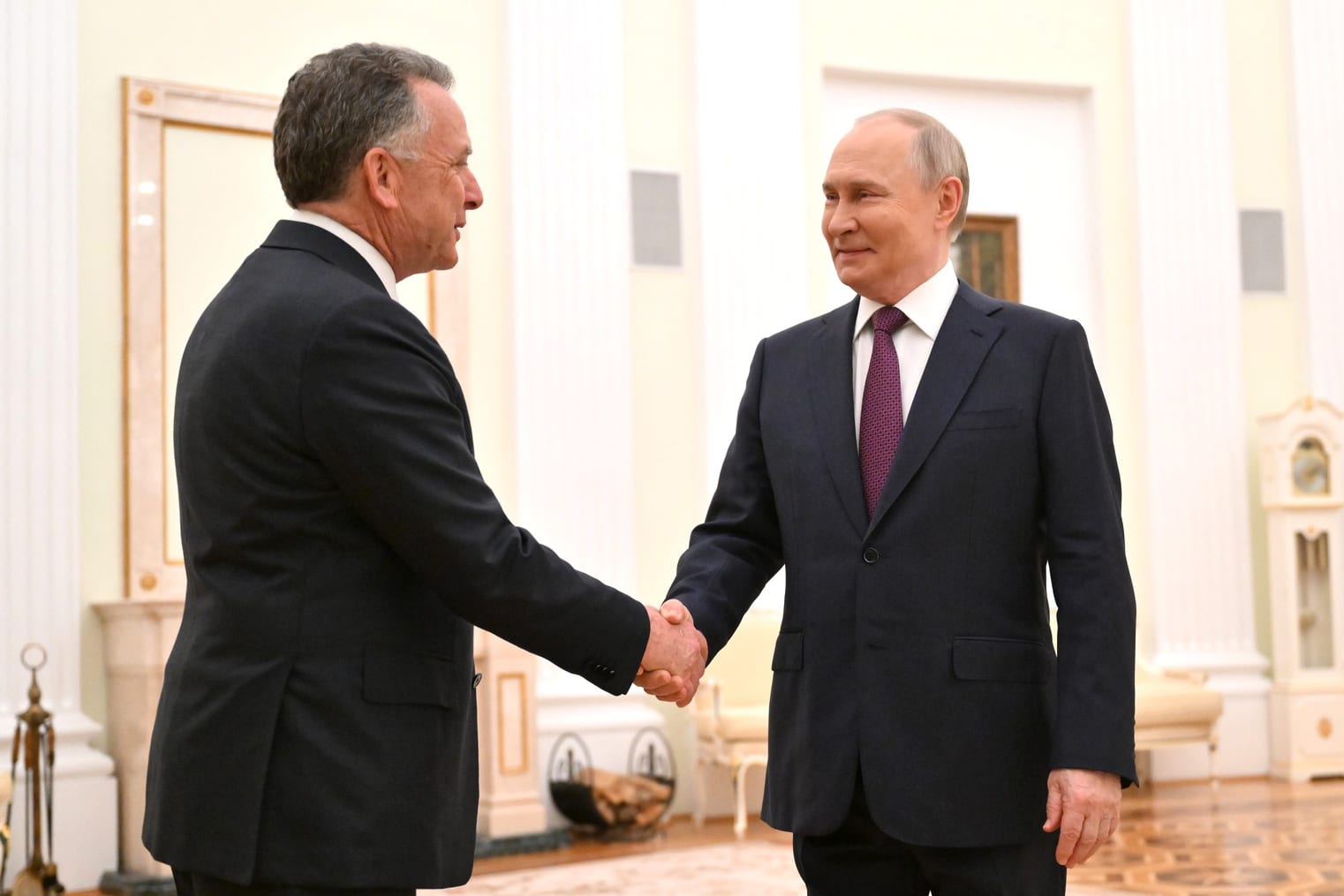 Jurnalist ucrainean îl întreabă pe trimisul lui Trump despre Putin Jurnalist ucrainean îl întreabă pe trimisul lui Trump despre Putin