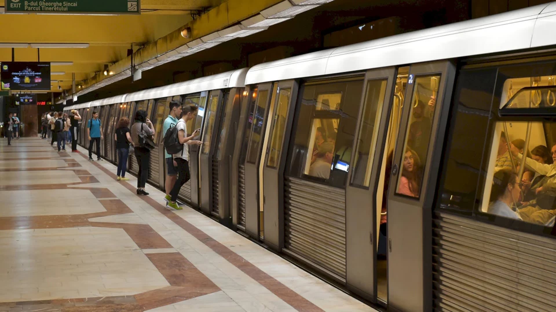 Metrorex riscă să nu-și plătească salariile după tăierea subvenției de către Ministerul Transporturilor
