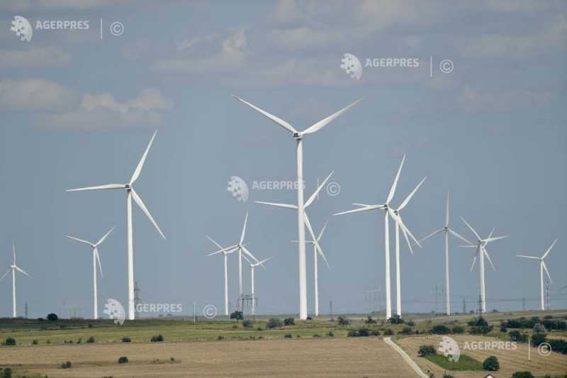 Bușoi: România vizează instalarea a 10 GW de energie solară și eoliană până la sfârșitul deceniului