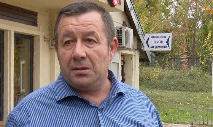 Primar și consilieri locali în ședință de urbanism Primar și consilieri locali în ședință de urbanism