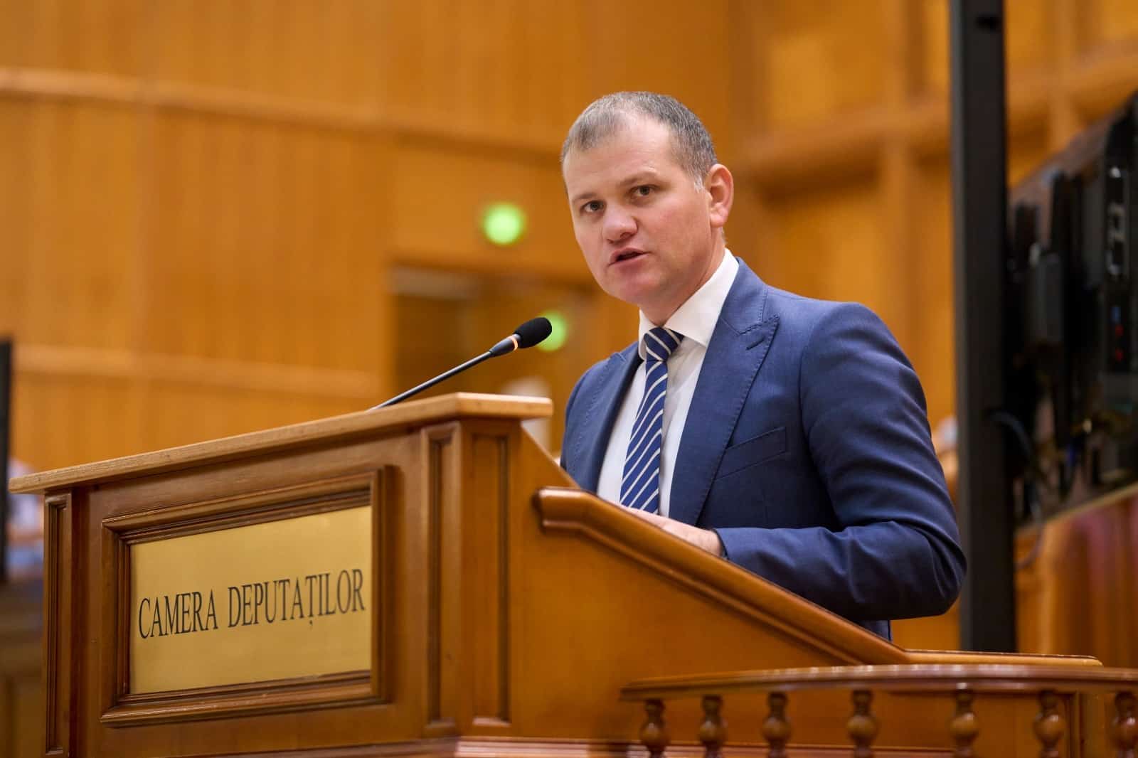 Valeriu Munteanu solicitând desemnarea unui candidat la prim-ministru Valeriu Munteanu solicitând desemnarea unui candidat la prim-ministru