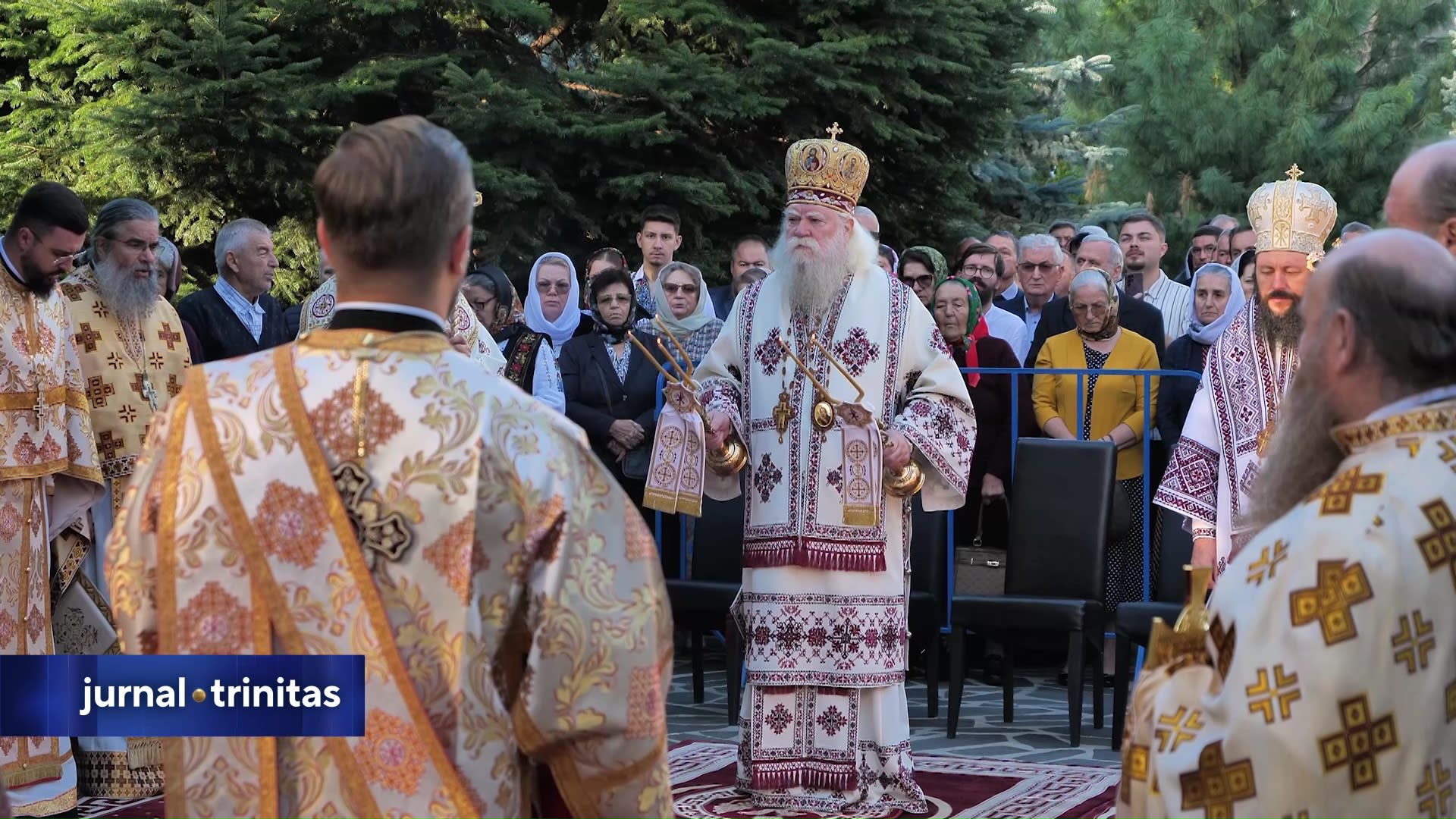 ceremonie religioasă la Mănăstirea Cămârzani, preoți și credincioși ceremonie religioasă la Mănăstirea Cămârzani, preoți și credincioși