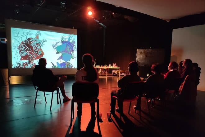 tineri participând la atelier de animație și AI în Timișoara tineri participând la atelier de animație și AI în Timișoara