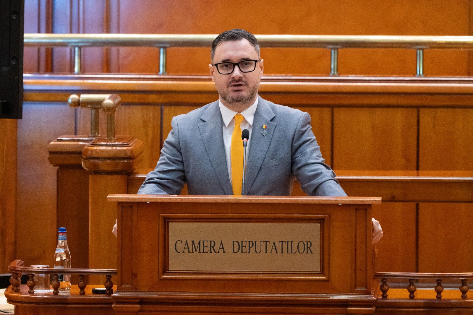 Dan Tanasă în timpul unei declarații de presă Dan Tanasă în timpul unei declarații de presă