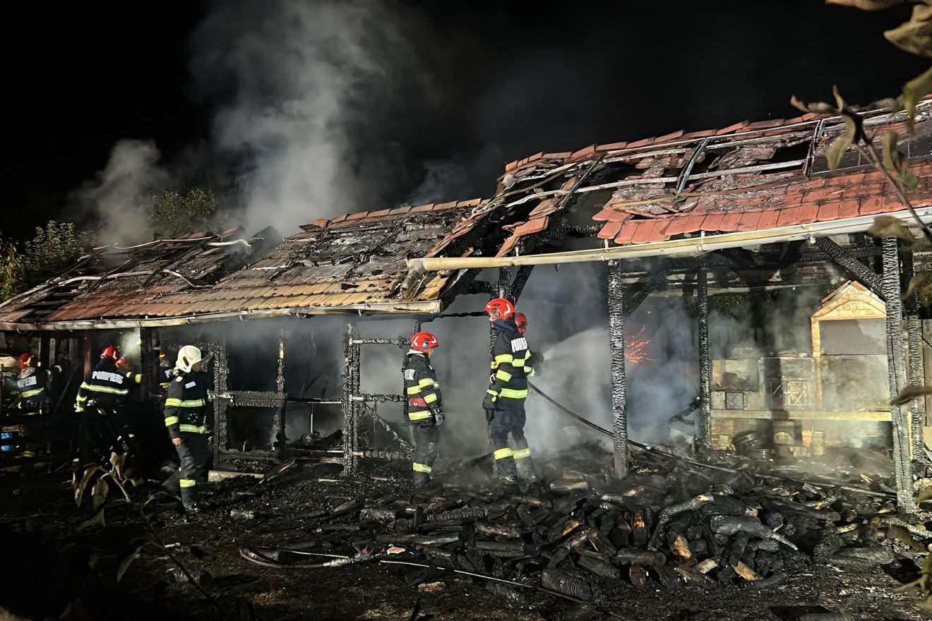 Fagyasztóláda, sífelszerelés, autógumi au incendiu în Csíkszereda