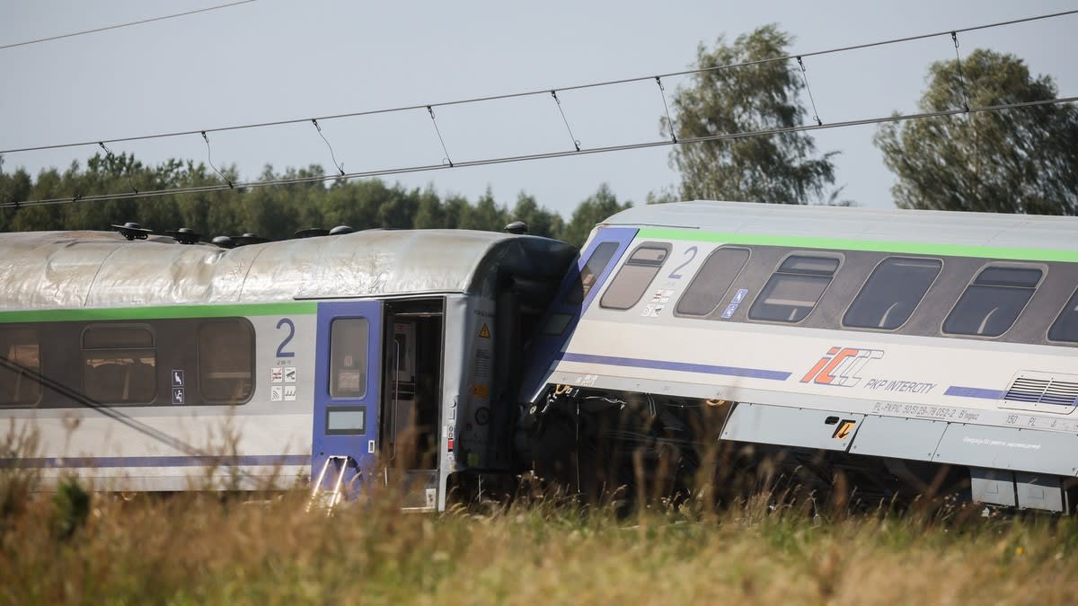 Accident grav în Polonia: tren și betonieră s-au ciocnit, cel puțin o persoană s-a stins din viață