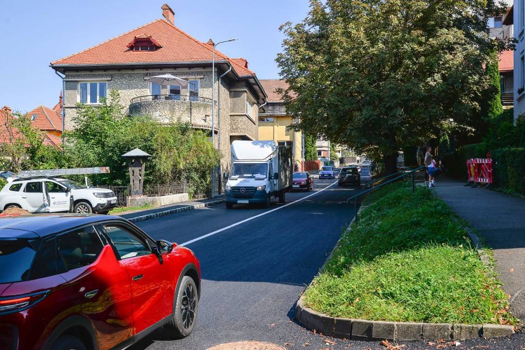 Lucrări de consolidare pe strada Dobrogeanu Gherea în Brașov Lucrări de consolidare pe strada Dobrogeanu Gherea în Brașov
