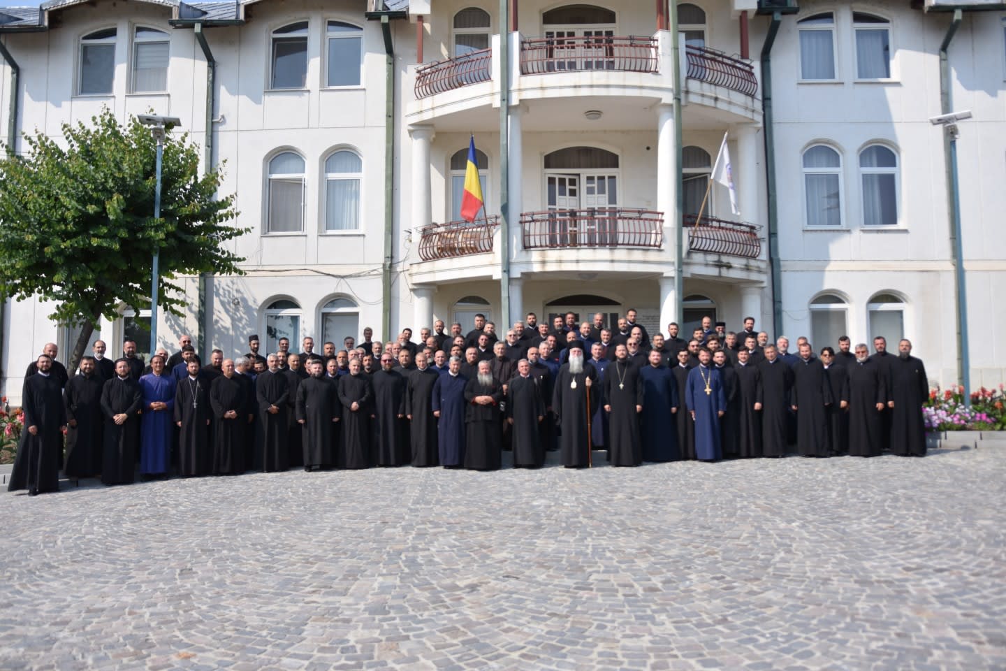 Arhiepiscopul Varsanufie transmite preoților vâlceni mesaj pentru apropierea de comunități