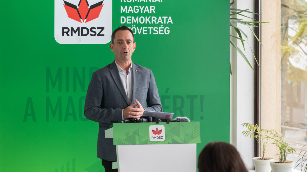 Csoma Botond la RFI: UDMR va condiționa sprijinul pentru Guvern de respingerea legii drapelului național