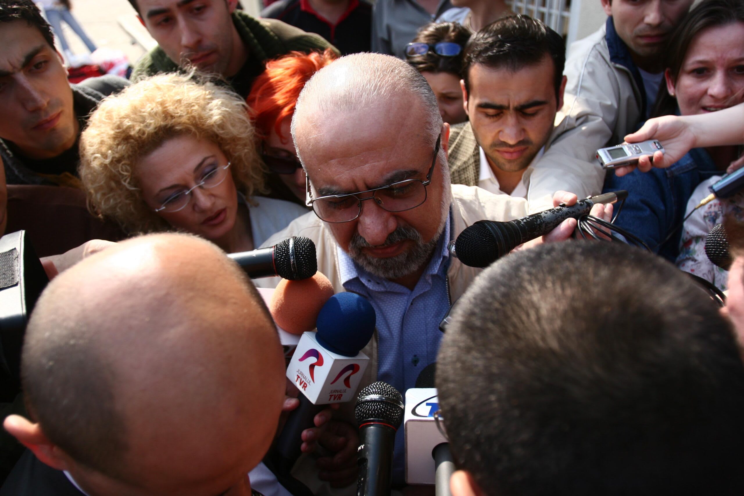Omar Hayssam, condamnat pentru răpirea jurnaliștilor, a fost eliberat condiționat