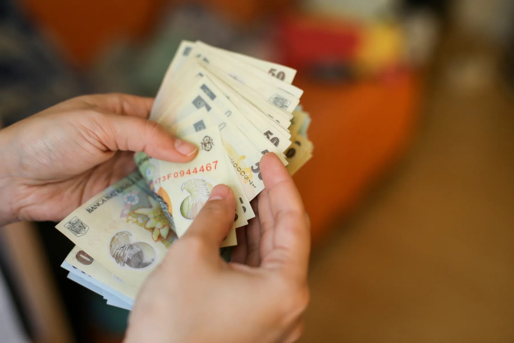 Salariile au crescut ușor în iulie 2026, dar inflația afectează pensiile