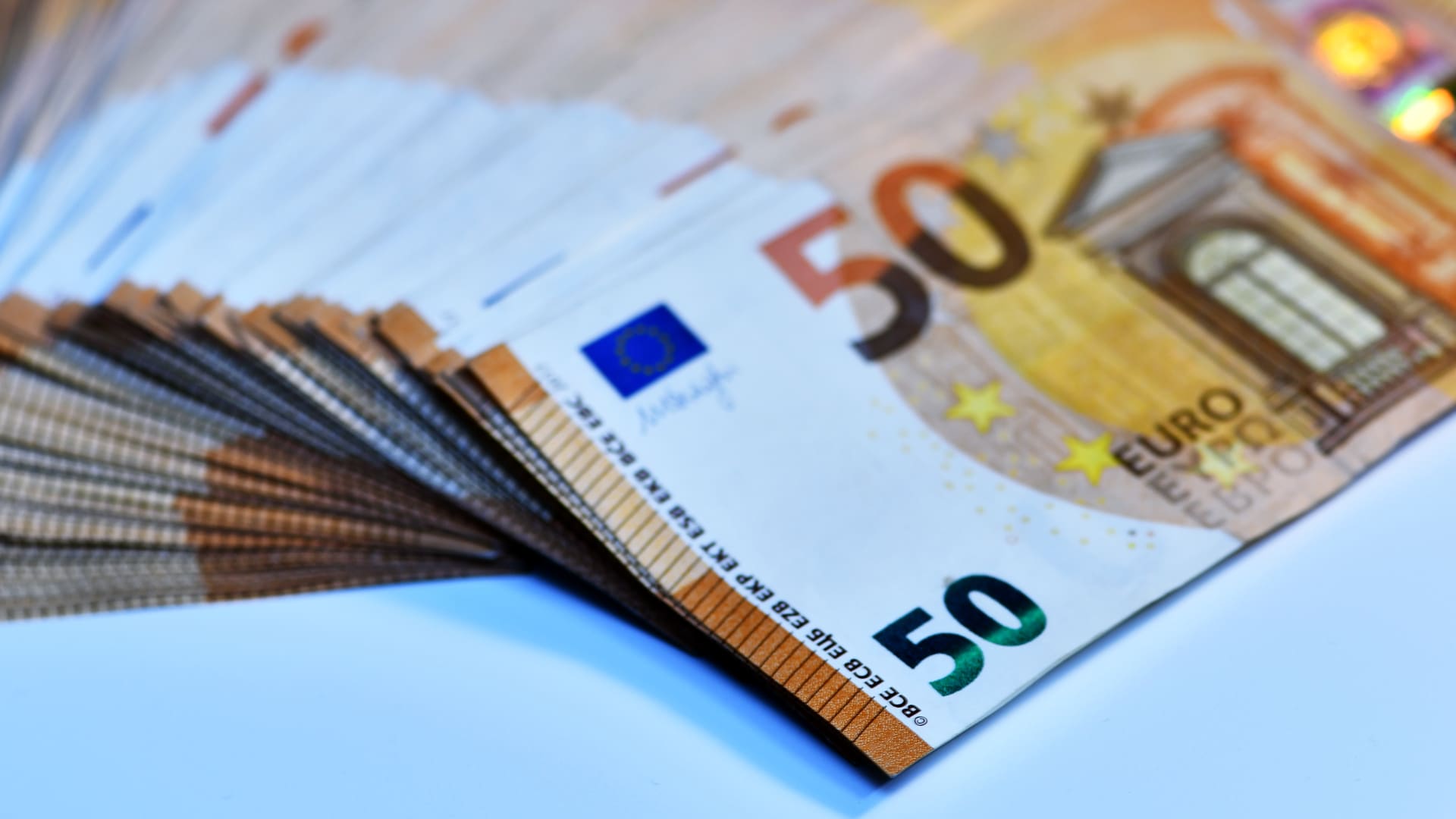 DIICOT a destructurat o rețea de fabricare a bancnotelor false în Suceava