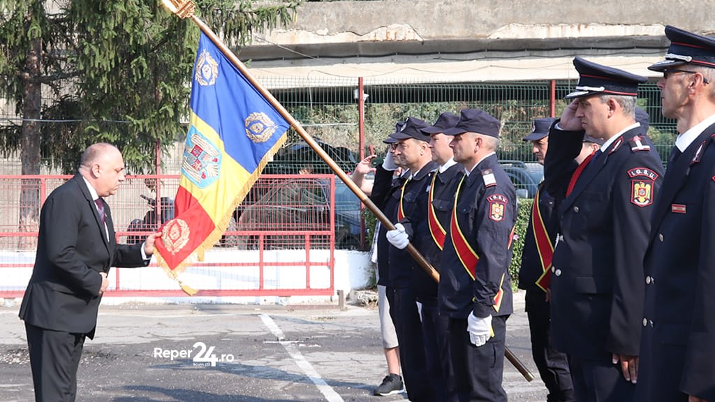 pompieri în ceremonie, defilare, echipamente de intervenție pompieri în ceremonie, defilare, echipamente de intervenție