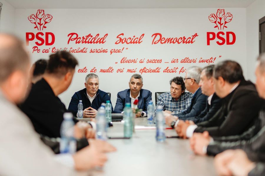 Daniel Georgescu și Paul Foleanu în cadrul unei declarații publice Daniel Georgescu și Paul Foleanu în cadrul unei declarații publice