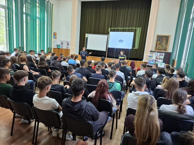 Polițiștii și jandarmii au acționat în școli pentru siguranță
